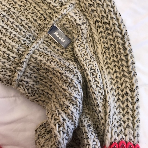 Roots Colour-Block Chunky Knit Infinity Scarf - Picture 9 of 12